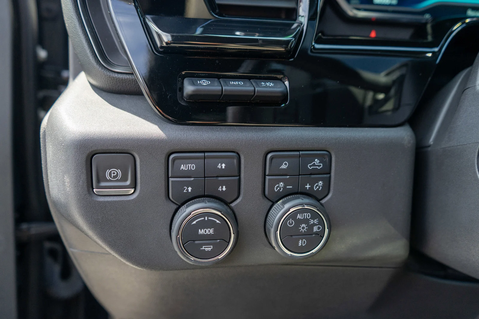 Used 2023 Black Chevrolet ZR2 image 17
