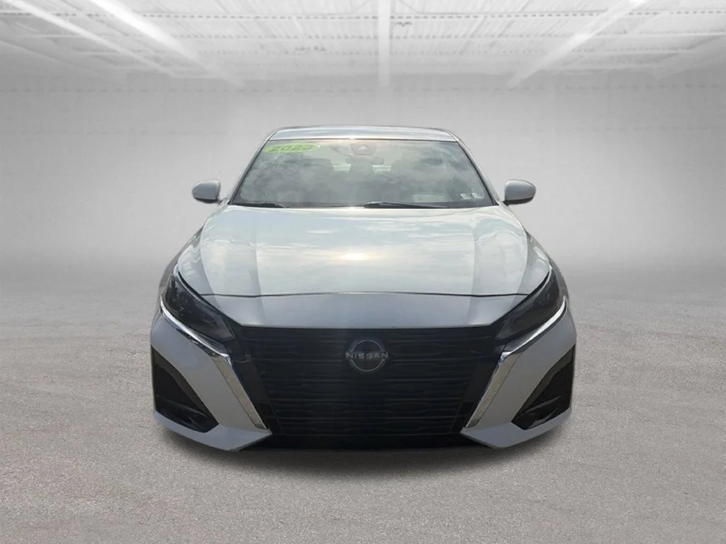 Used 2023 White Nissan 2.5 SV image 9