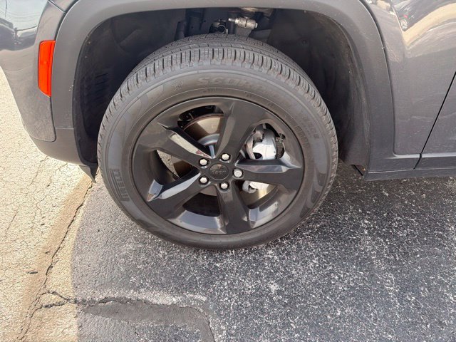Used 2025 Gray Jeep Limited image 9