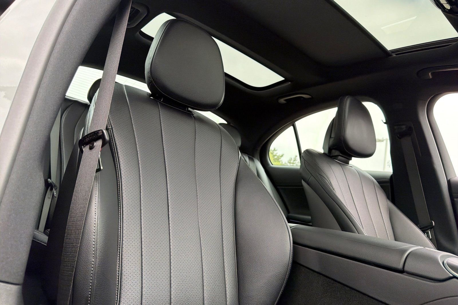 New 2026 MANUFAKTUR Alpine Grey Mercedes-Benz E 350 image 3