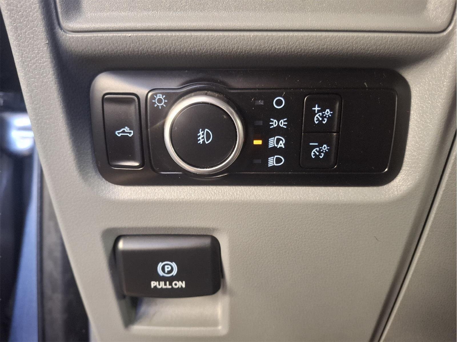 Used 2023 Iconic Silver Ford XLT image 17