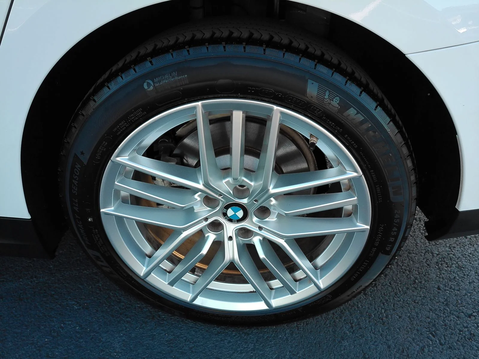 Used 2024 White BMW 530i xDrive image 27