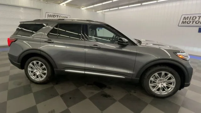 New 2027 Carbonized Gray Metallic Ford Platinum™ image 9