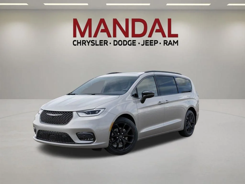 2026 Chrysler Pacifica Limited's photo