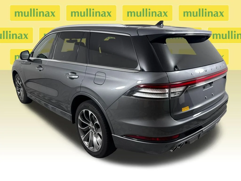Used 2023 Gray Lincoln Grand Touring image 7