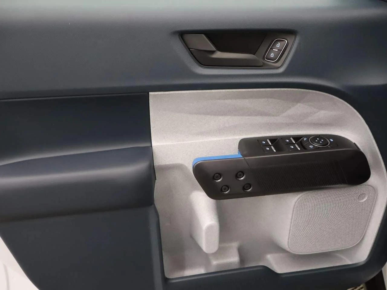 New 2026 Oxford White Ford XLT image 17