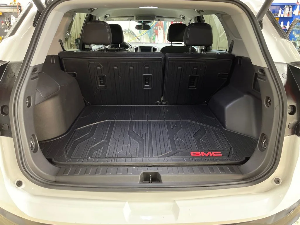 Used 2024 White GMC SLE image 28