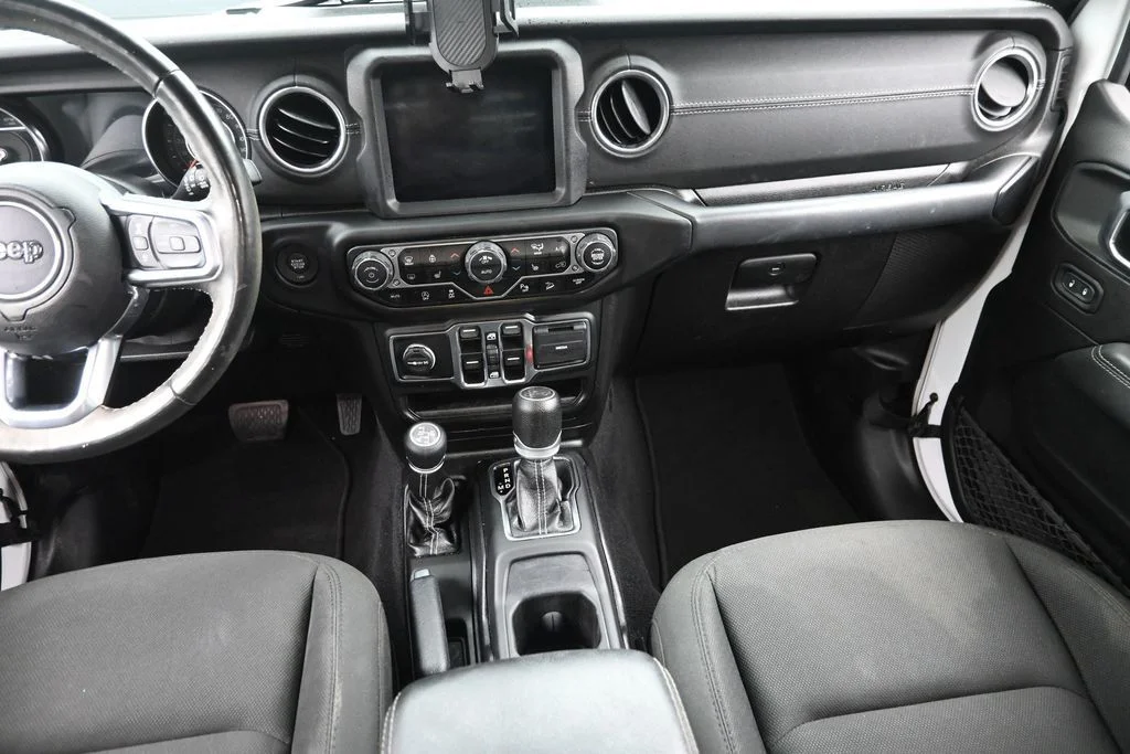Used 2019 White Jeep Unlimited Sahara image 15