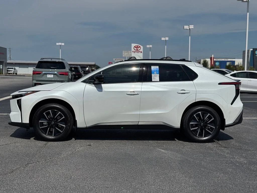 New 2026 Wind Chill Pearl Toyota XLE image 8