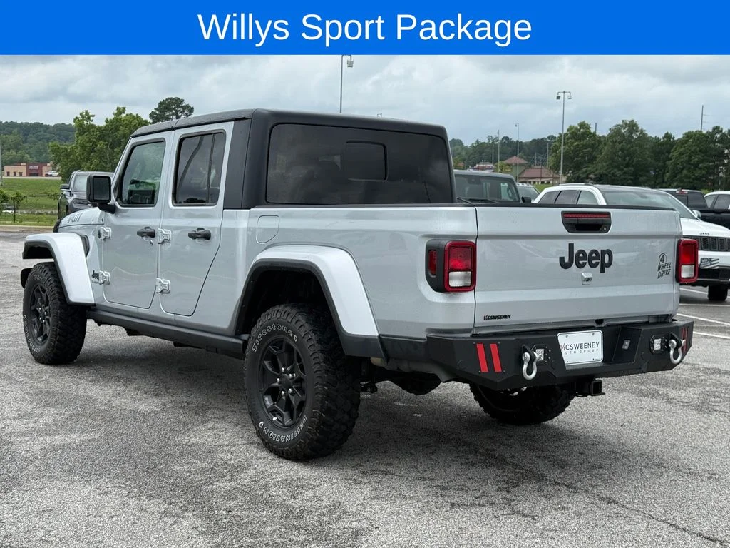 Used 2022 Silver Jeep Sport image 3