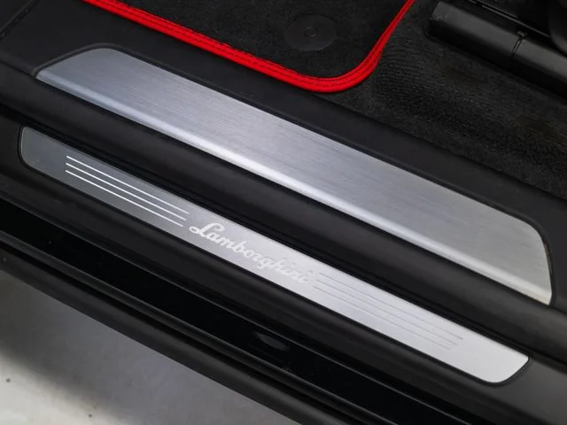 Used 2025 Black Lamborghini SE image 15
