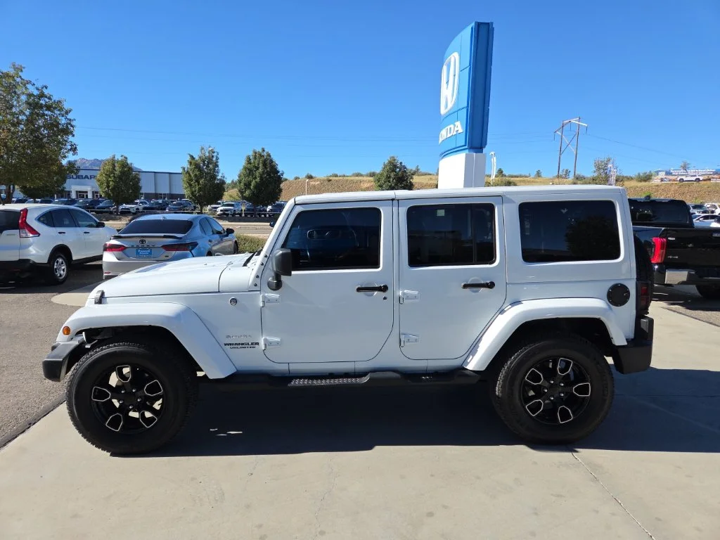 Used 2017 White Jeep Unlimited Sahara image 8