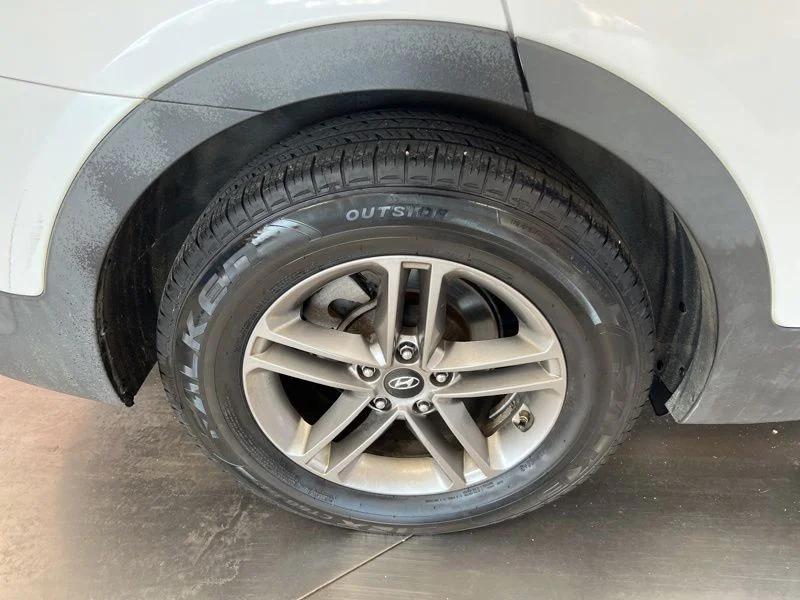 Used 2017 White Hyundai 2.4 Base image 9