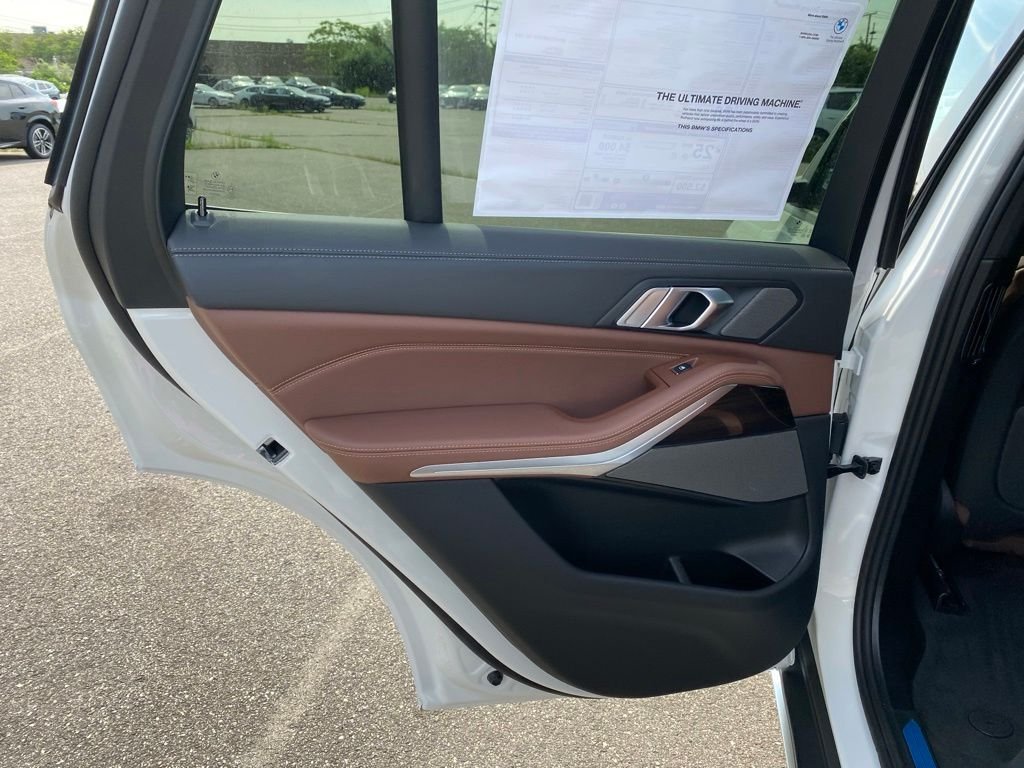 New 2026 Alpine White BMW xDrive40i image 6