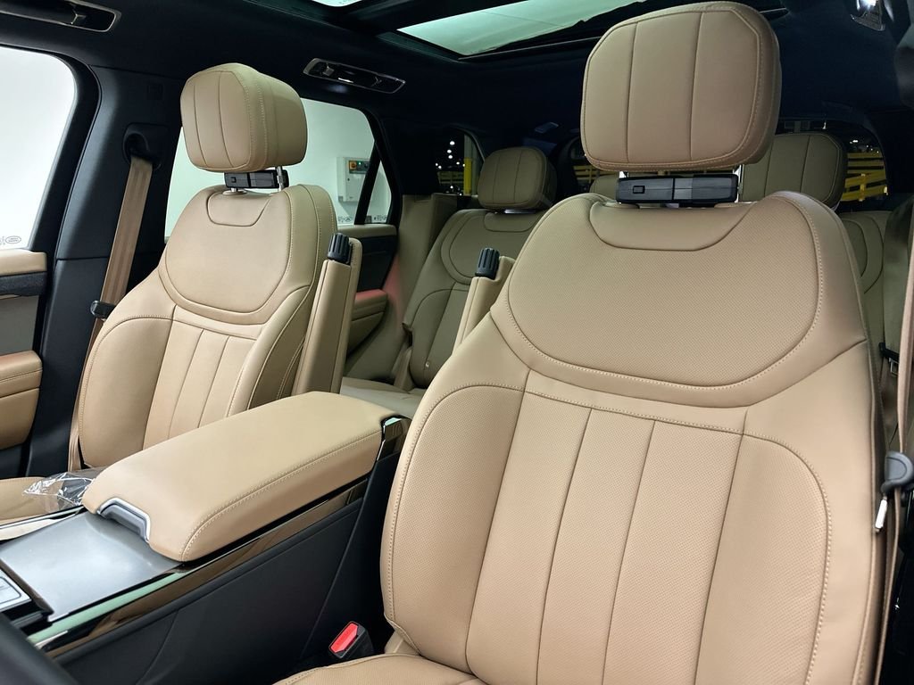 New 2026 Fuji White Land Rover SE image 10