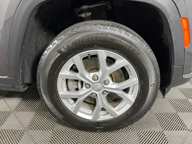 Used 2023 Gray Jeep Limited image 9