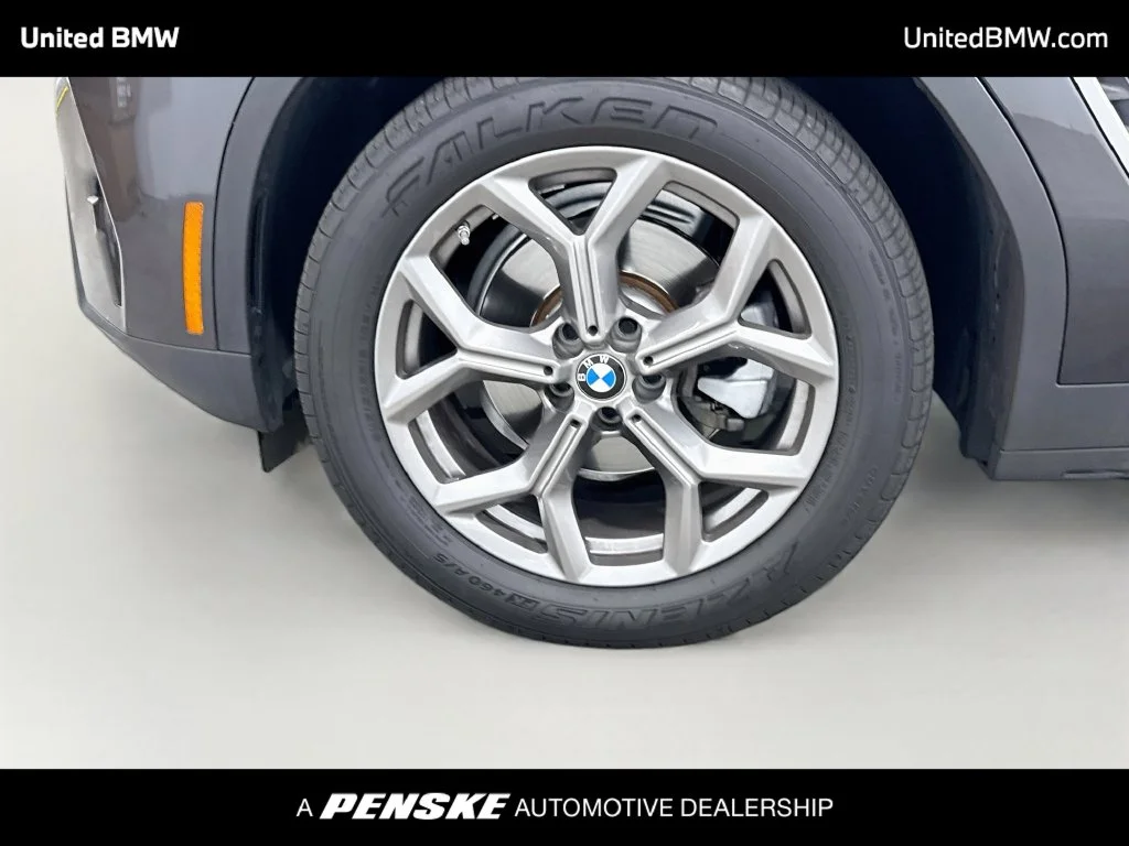 Used 2023 Dark Graphite BMW sDrive30i image 9