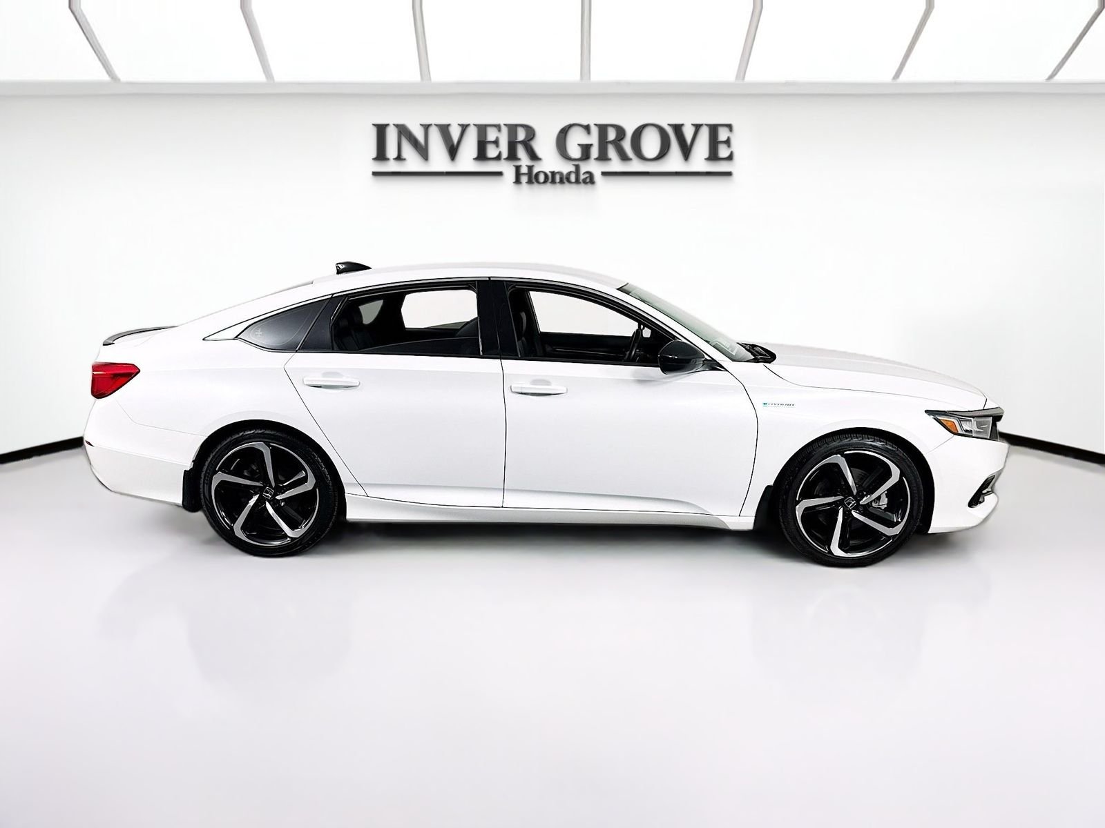 Used 2022 Platinum White Pearl Honda Sport image 4