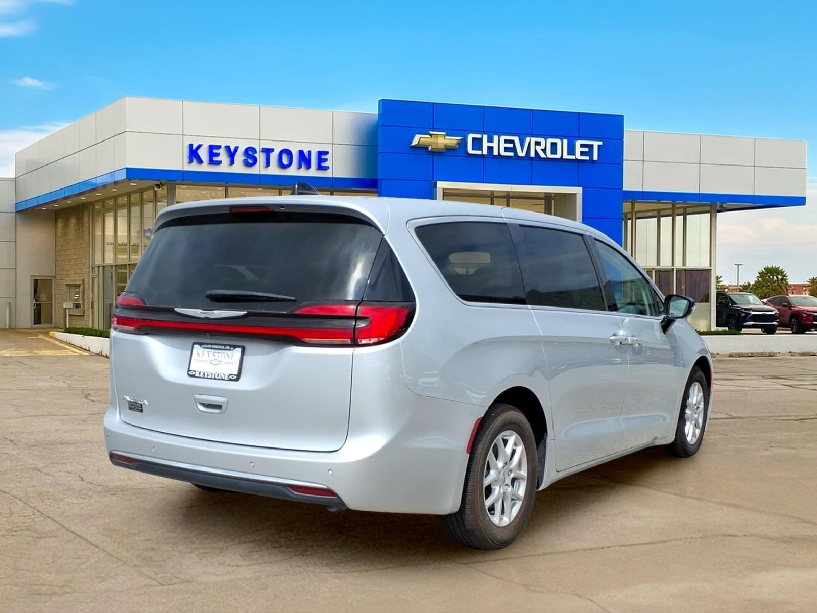 Used 2024 Silver Chrysler Touring L image 7