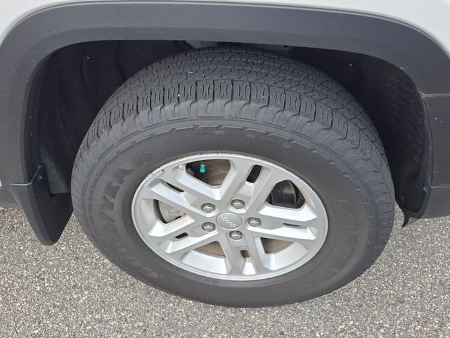 Used 2025 White Jeep Laredo image 15