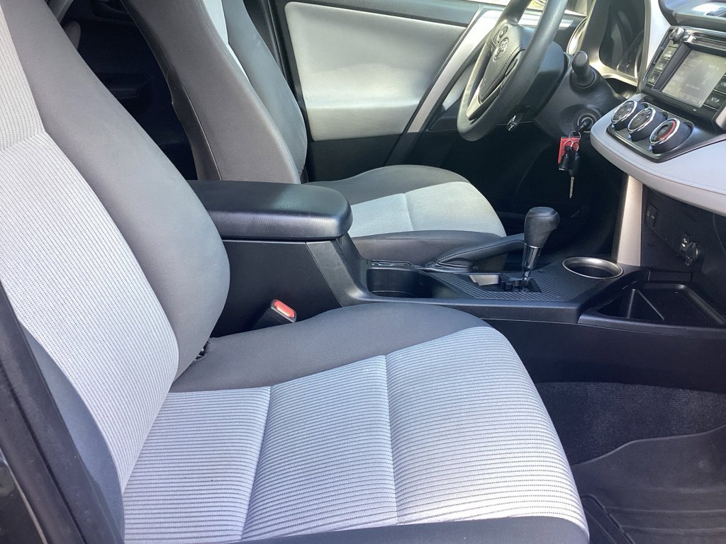 Used 2015 Gray Toyota LE image 3