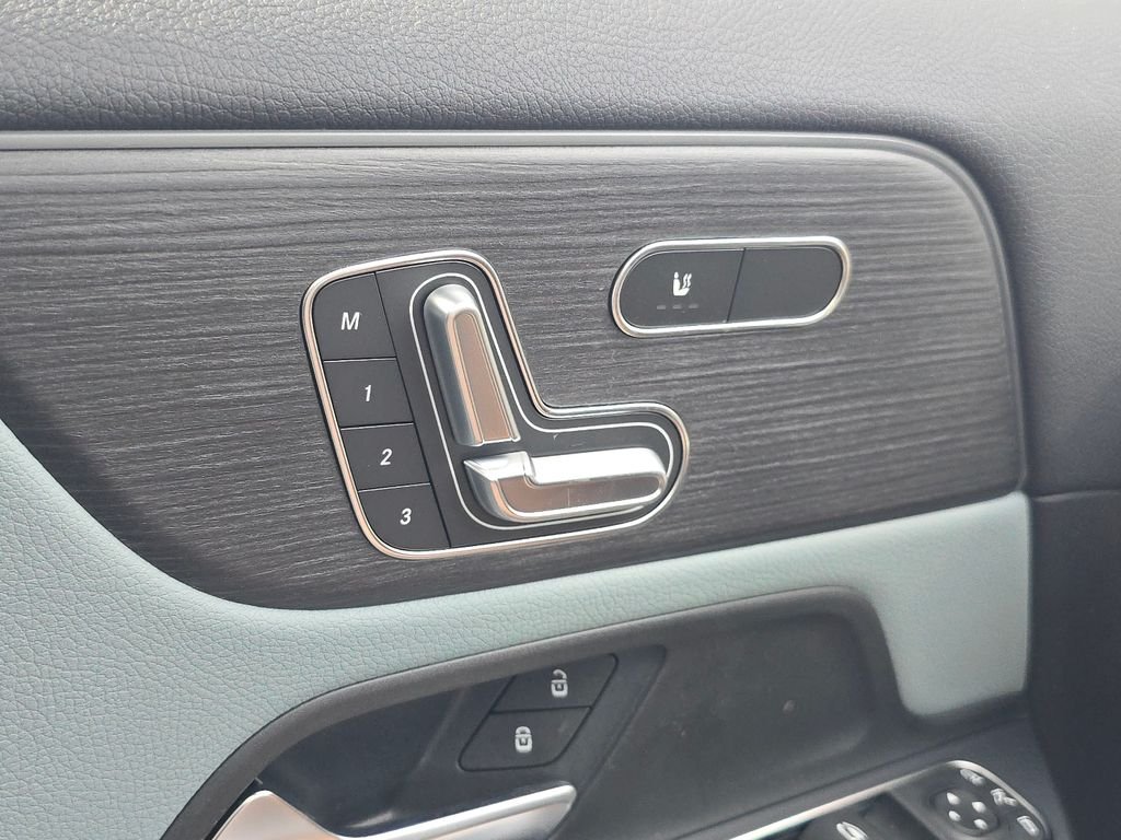 New 2026 Mountain Grey Metallic Mercedes-Benz GLA 250 image 6