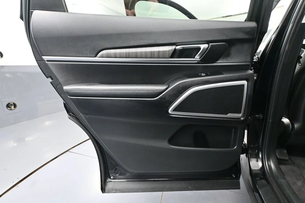 Used 2023 Black Kia EX X-Line image 36