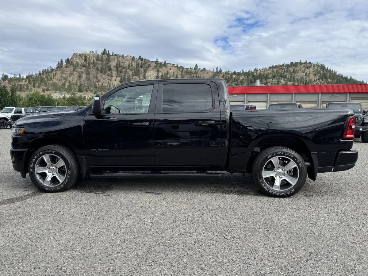New 2025 Black RAM Tradesman C/c 4x4 image 9