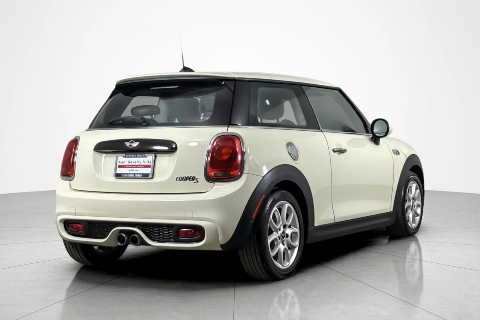 Used 2015 Pepper White MINI 2dr HB S image 5