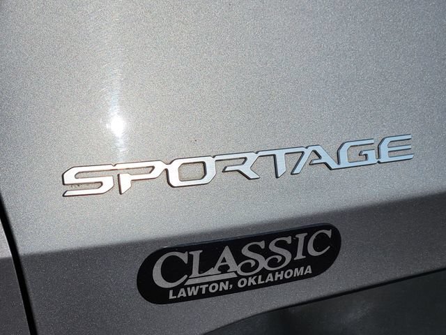 2023 Kia Sportage LX - Photo 11