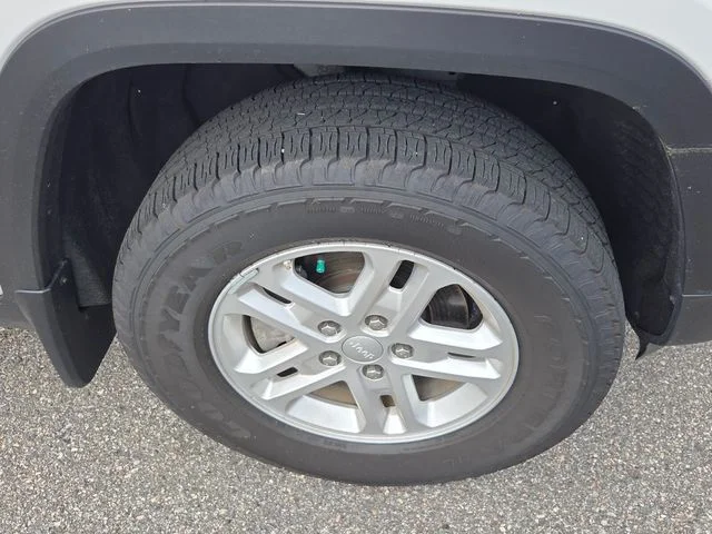 Used 2025 White Jeep Laredo image 15