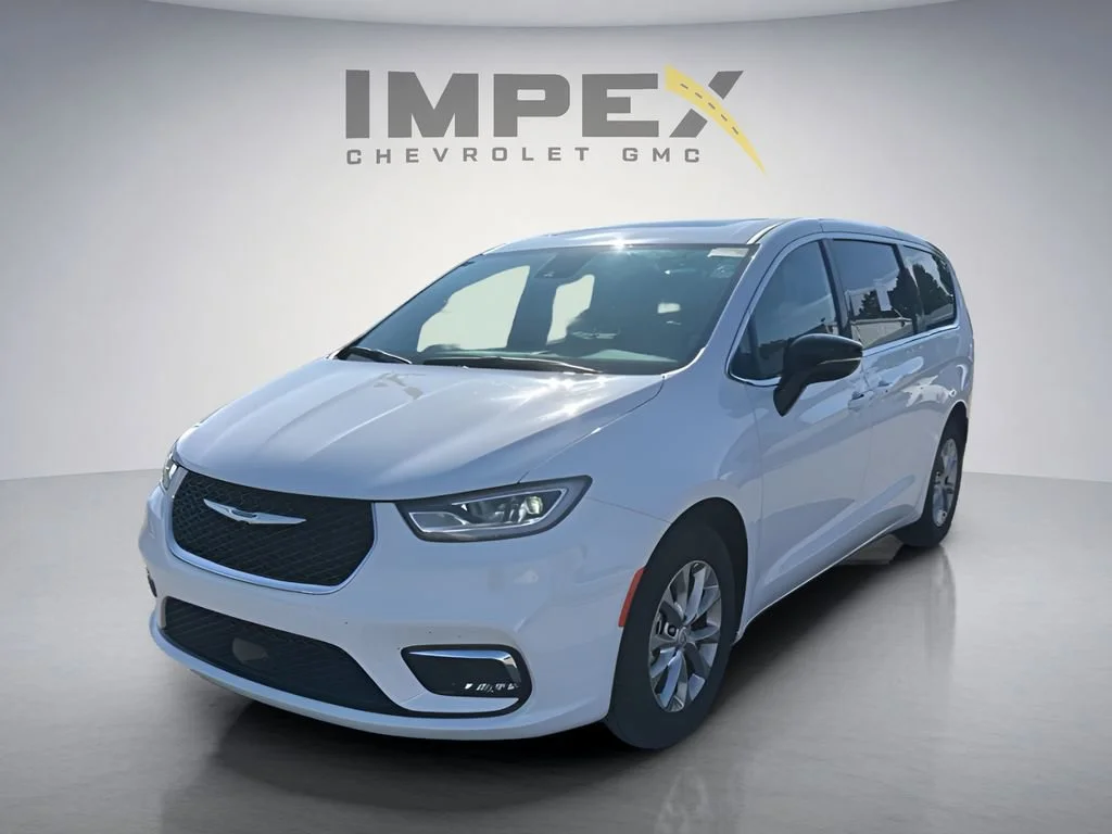 Used 2026 White Chrysler Limited image 1