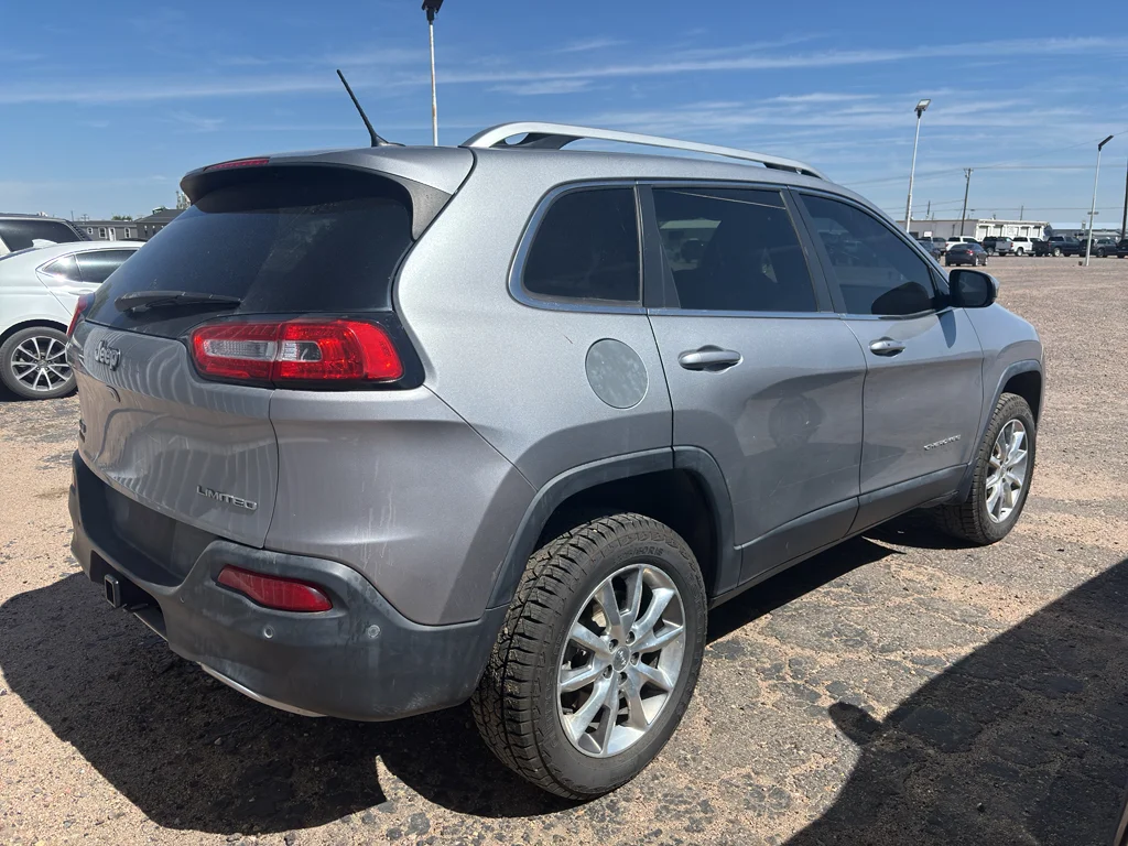 Used 2014 Billet Silver Metallic Clearcoat Jeep Limited image 3