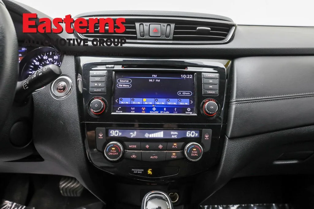 Used 2020 Silver Nissan SL image 13