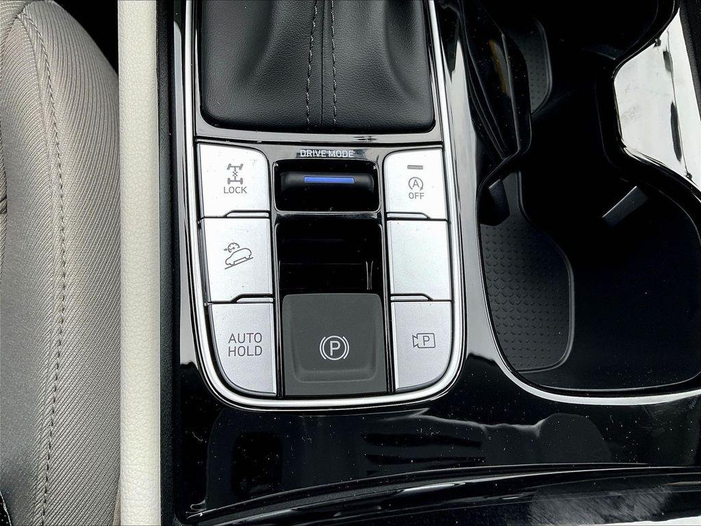New 2026 White Hyundai SEL AWD image 22