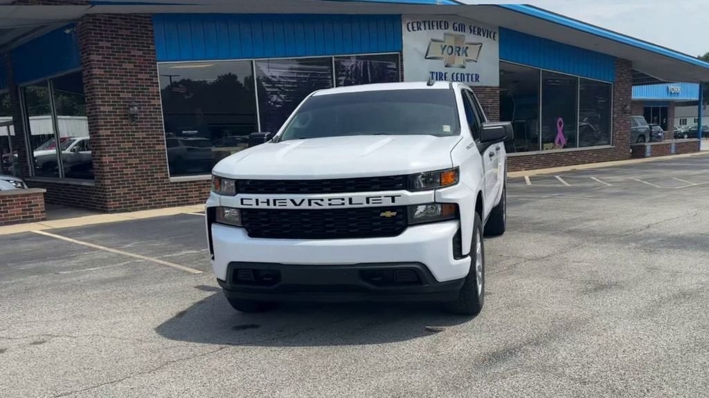 Used 2020 White Chevrolet Custom image 4
