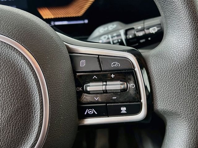 Used 2025  Kia LX image 30