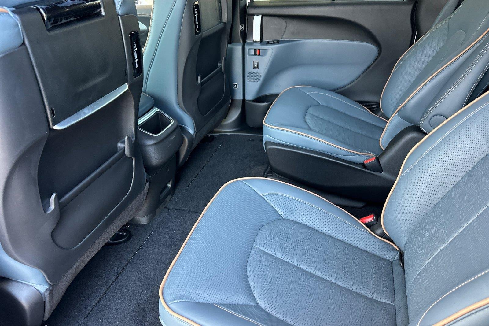 New 2027 Bright White Clearcoat Chrysler Pinnacle image 12