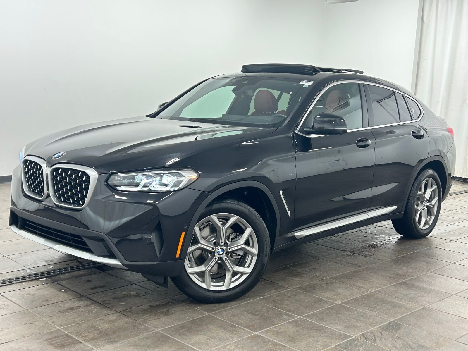 2025 BMW X4 xDrive30i's photo