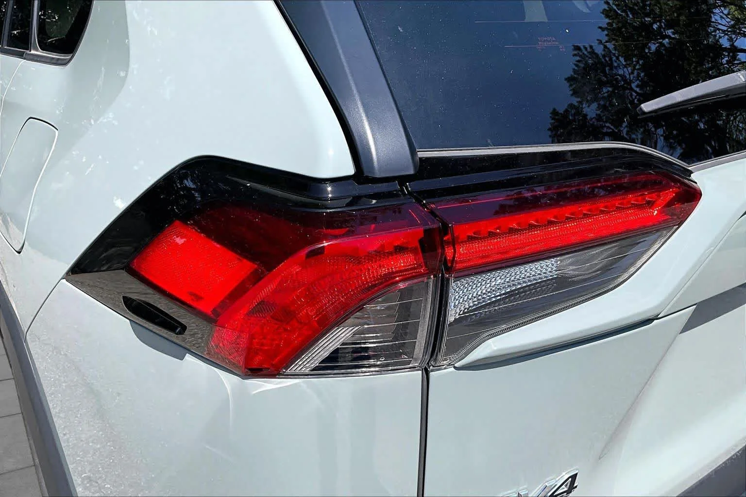 Used 2023 Lunar Rock Toyota XLE Premium image 28