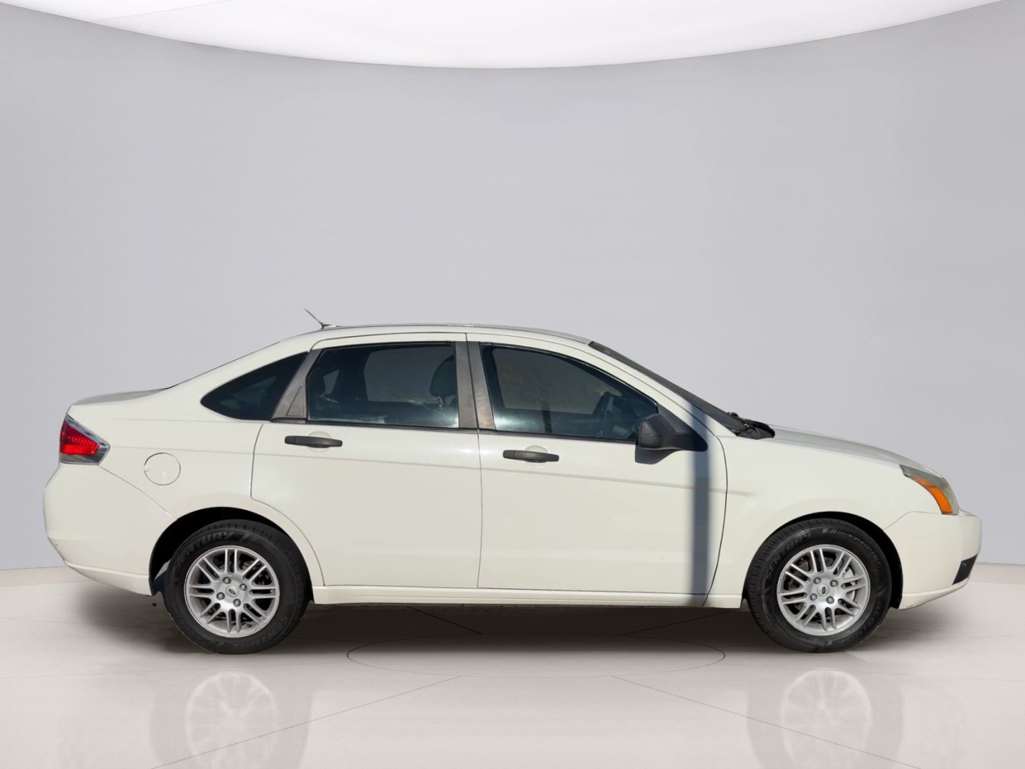 Used 2010 White Ford SE image 6