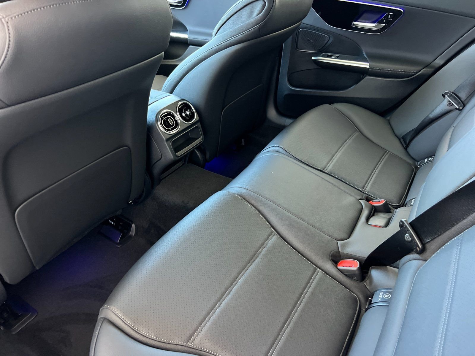 New 2026 MANUFAKTUR Alpine Grey Mercedes-Benz C 300 image 4
