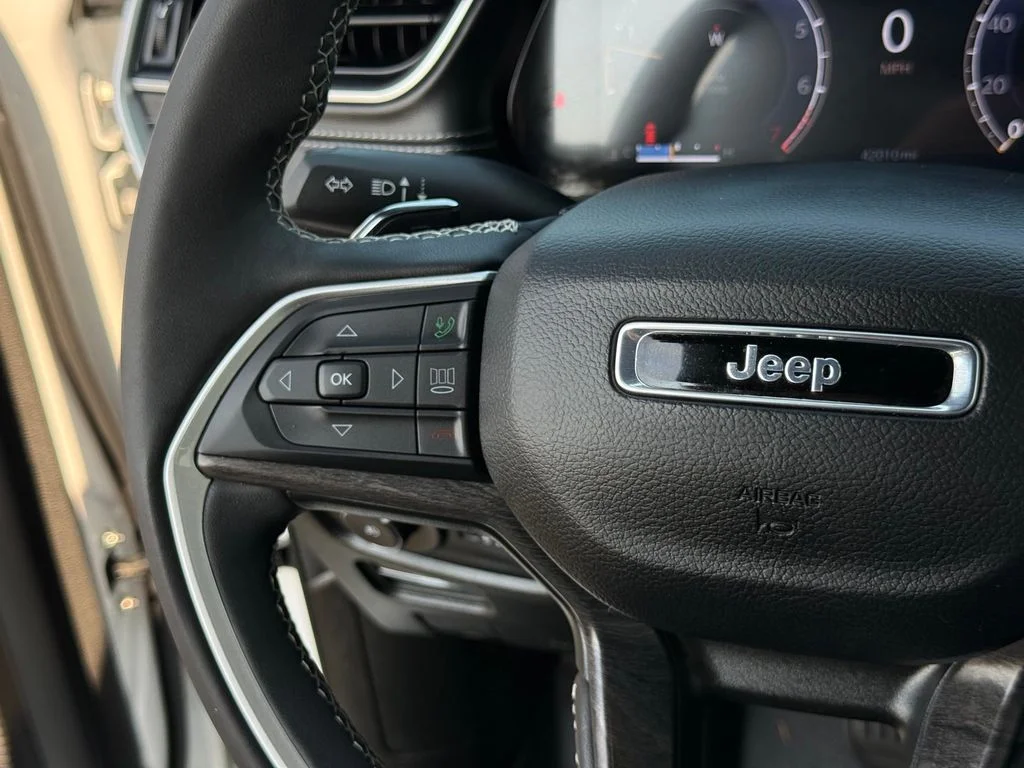 Used 2024 White Jeep Limited image 12