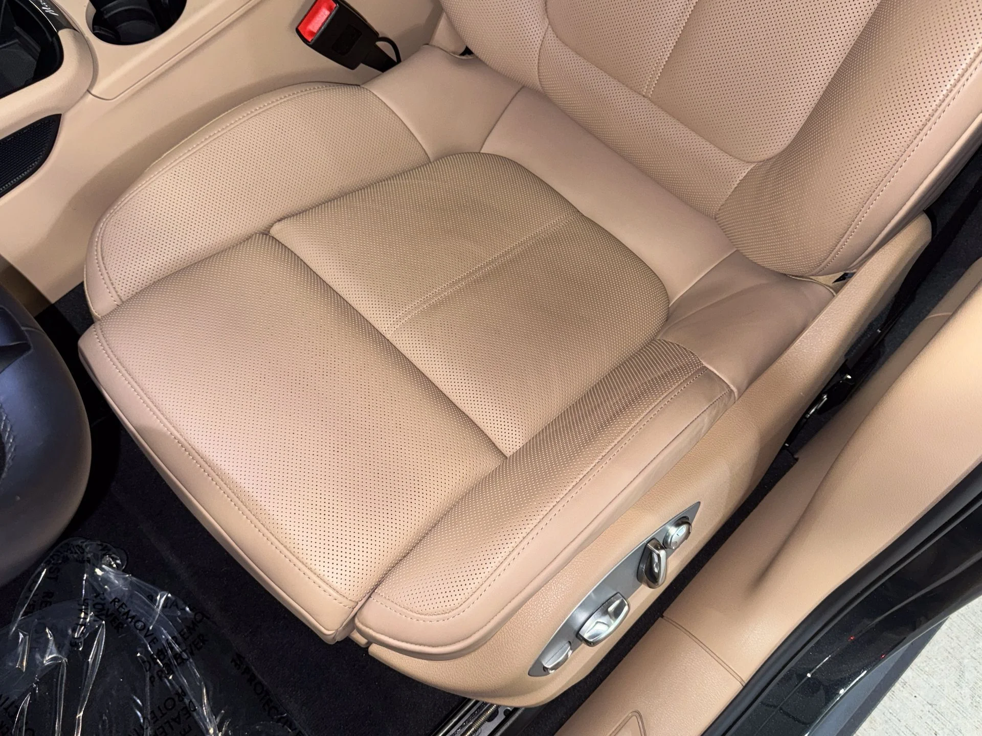 Used 2025  Porsche T image 35