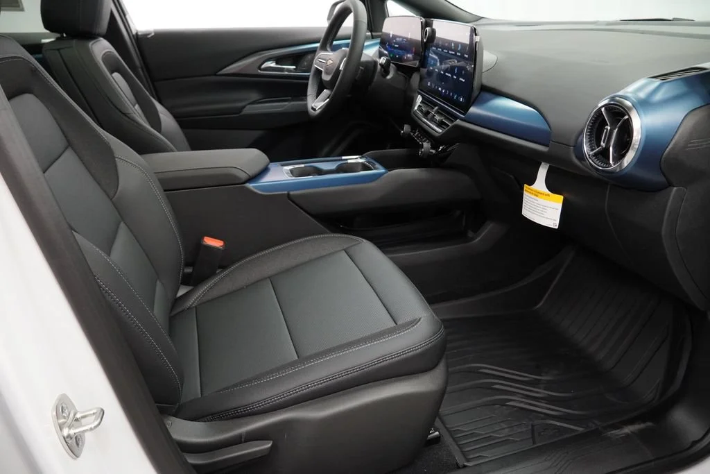 New 2026 Summit White Chevrolet LT image 27