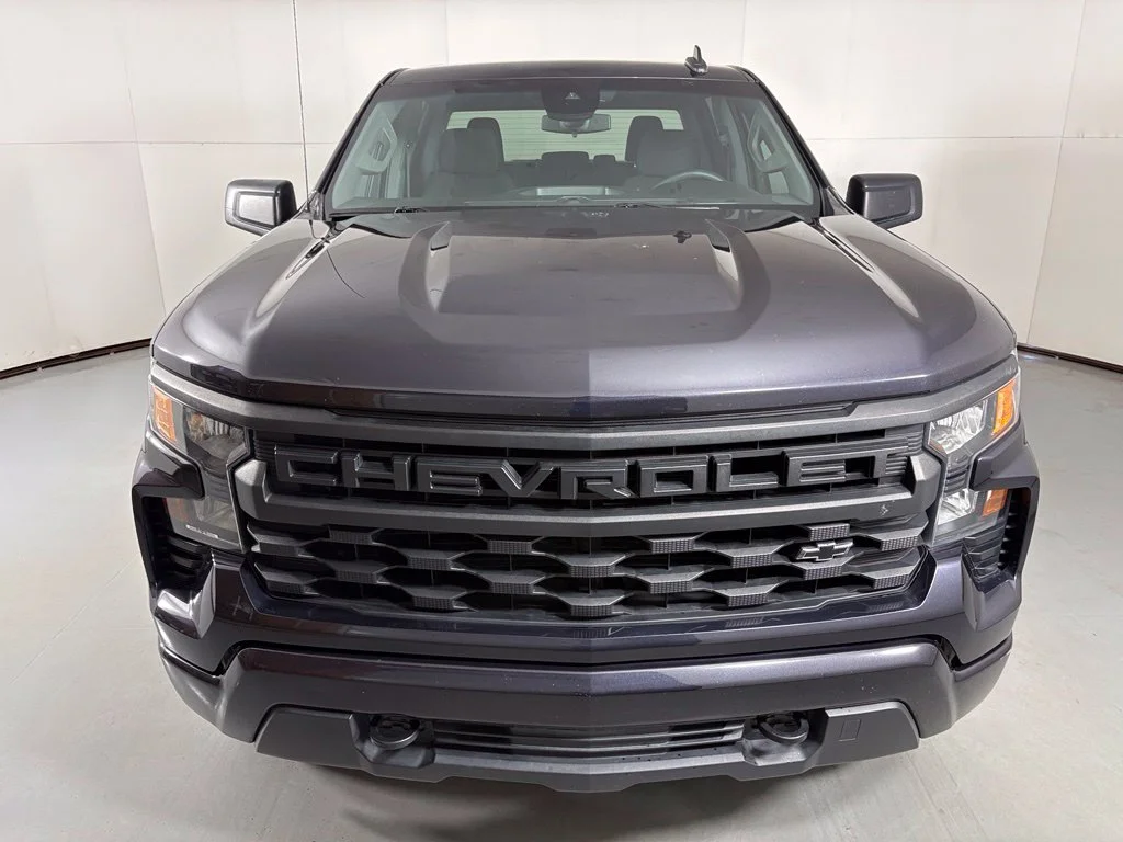 Used 2023 Gray Chevrolet Custom image 4