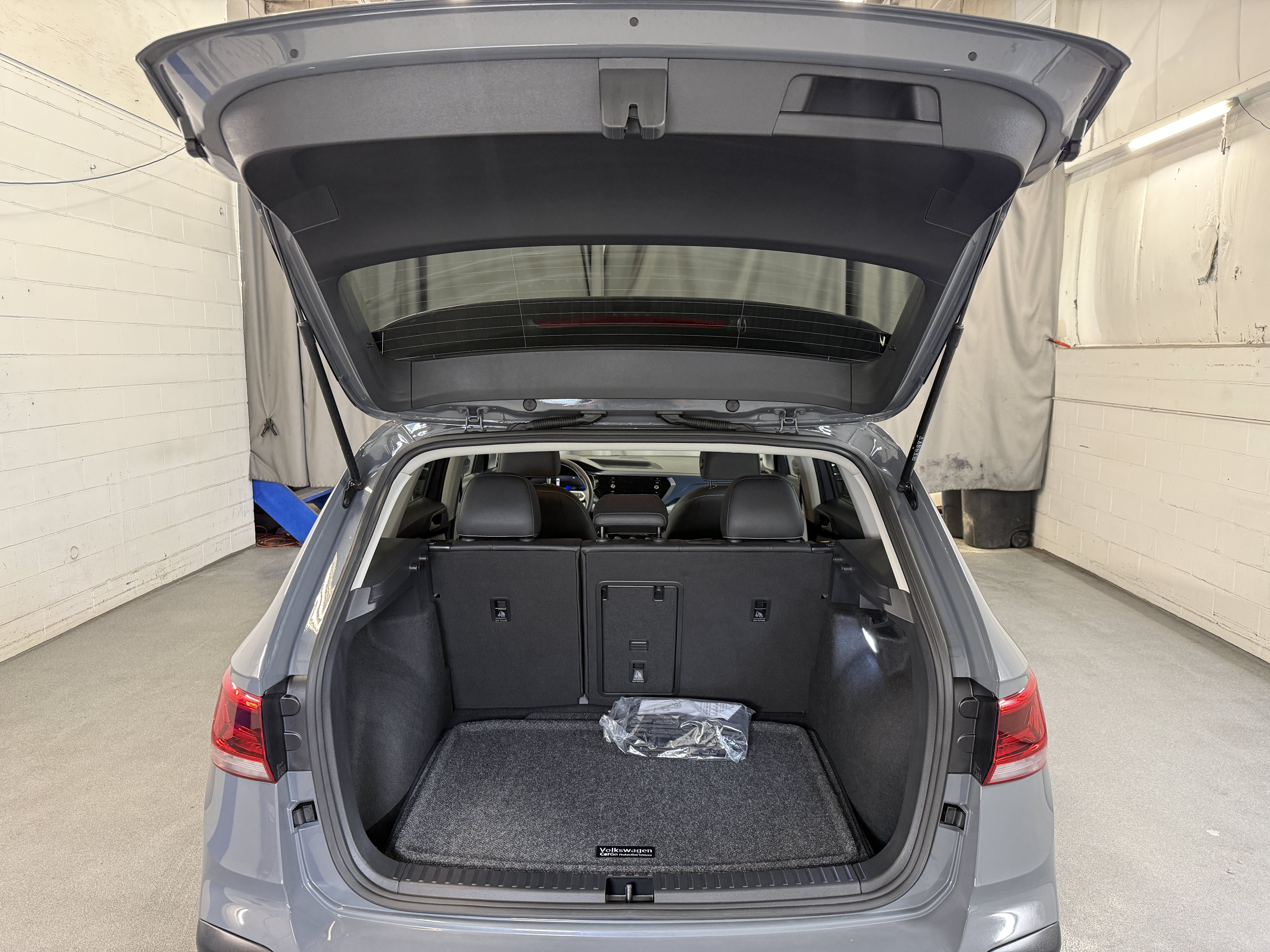 Used 2024 Pure Gray Volkswagen SE image 8