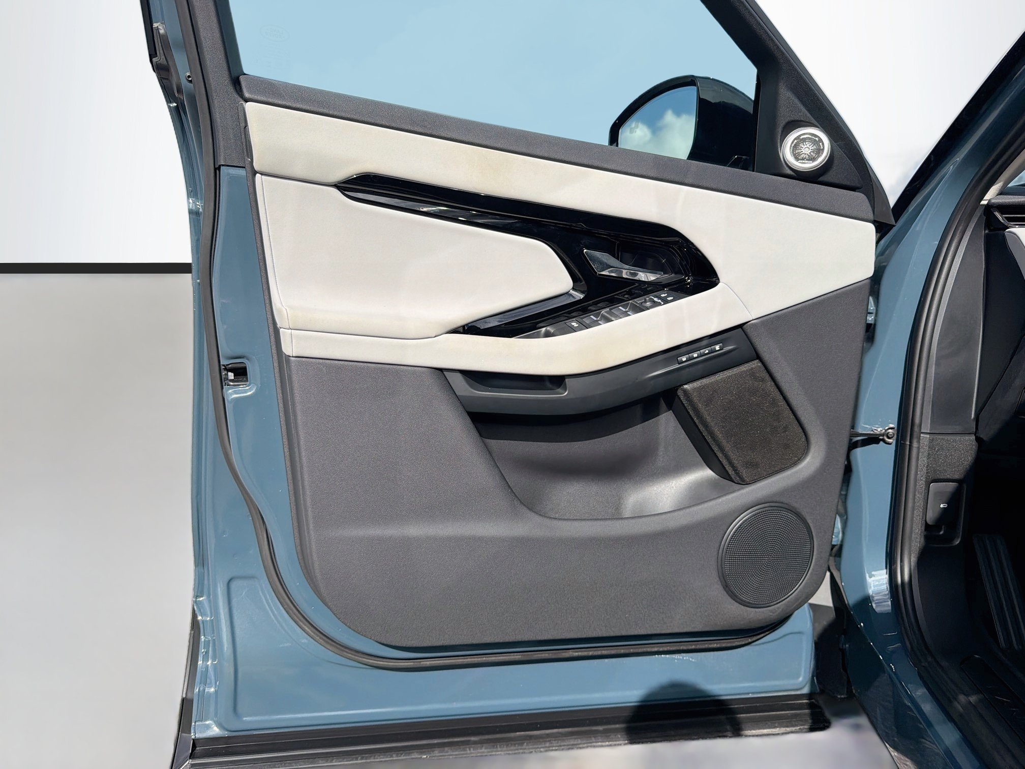 Used 2024 Blue Land Rover Core S image 22