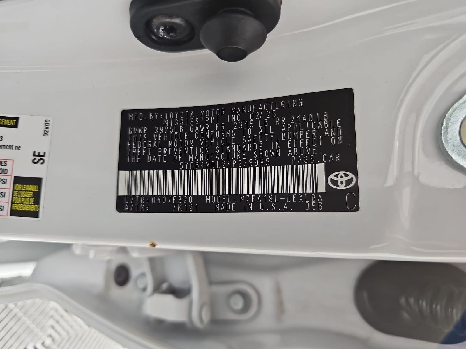 Used 2025 White Toyota LE image 28