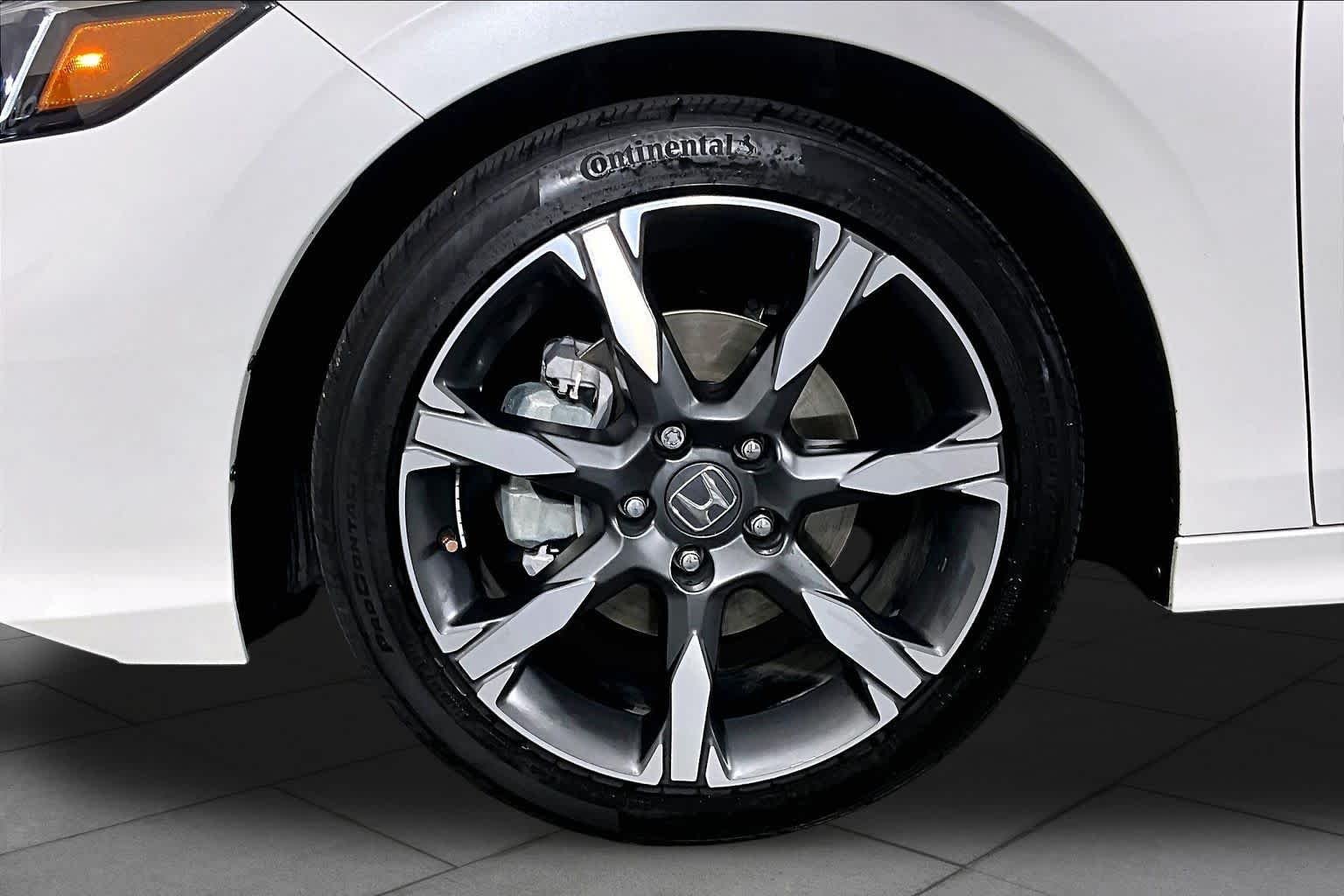 Used 2025 Platinum White Pearl Honda Sport Touring image 11
